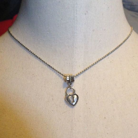 🦄5 for $35🦄 Heart Lock Charm - Picture 3 of 3